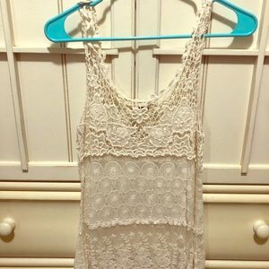 Women’s lace tank top.